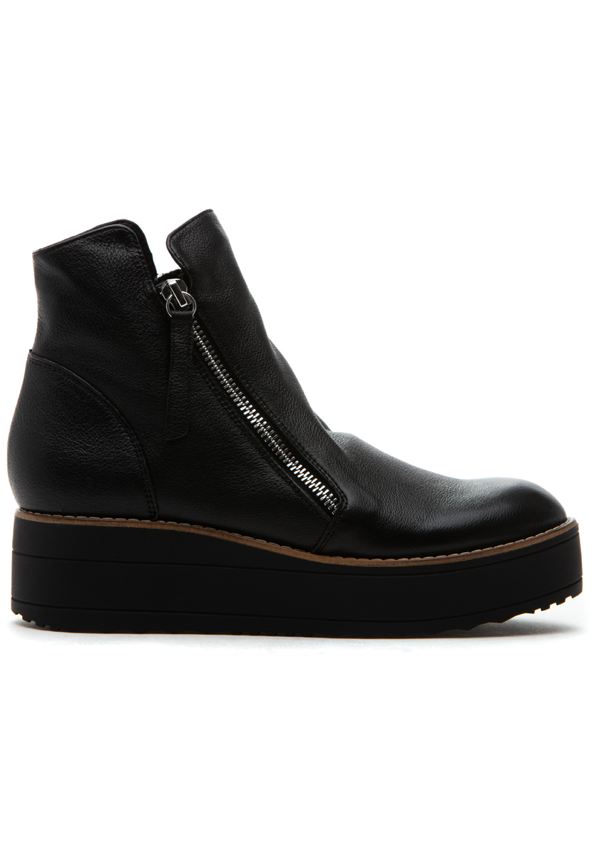 Black/Black Leather
