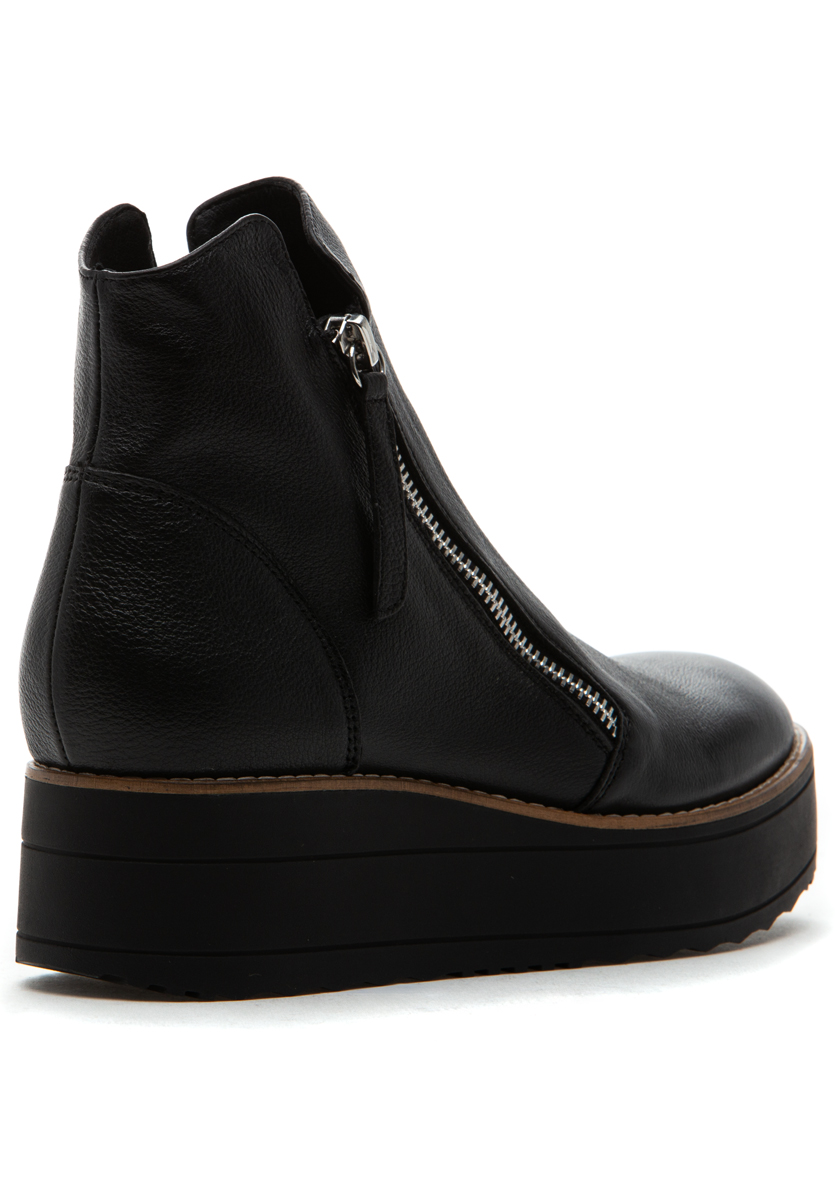 Black/Black Leather