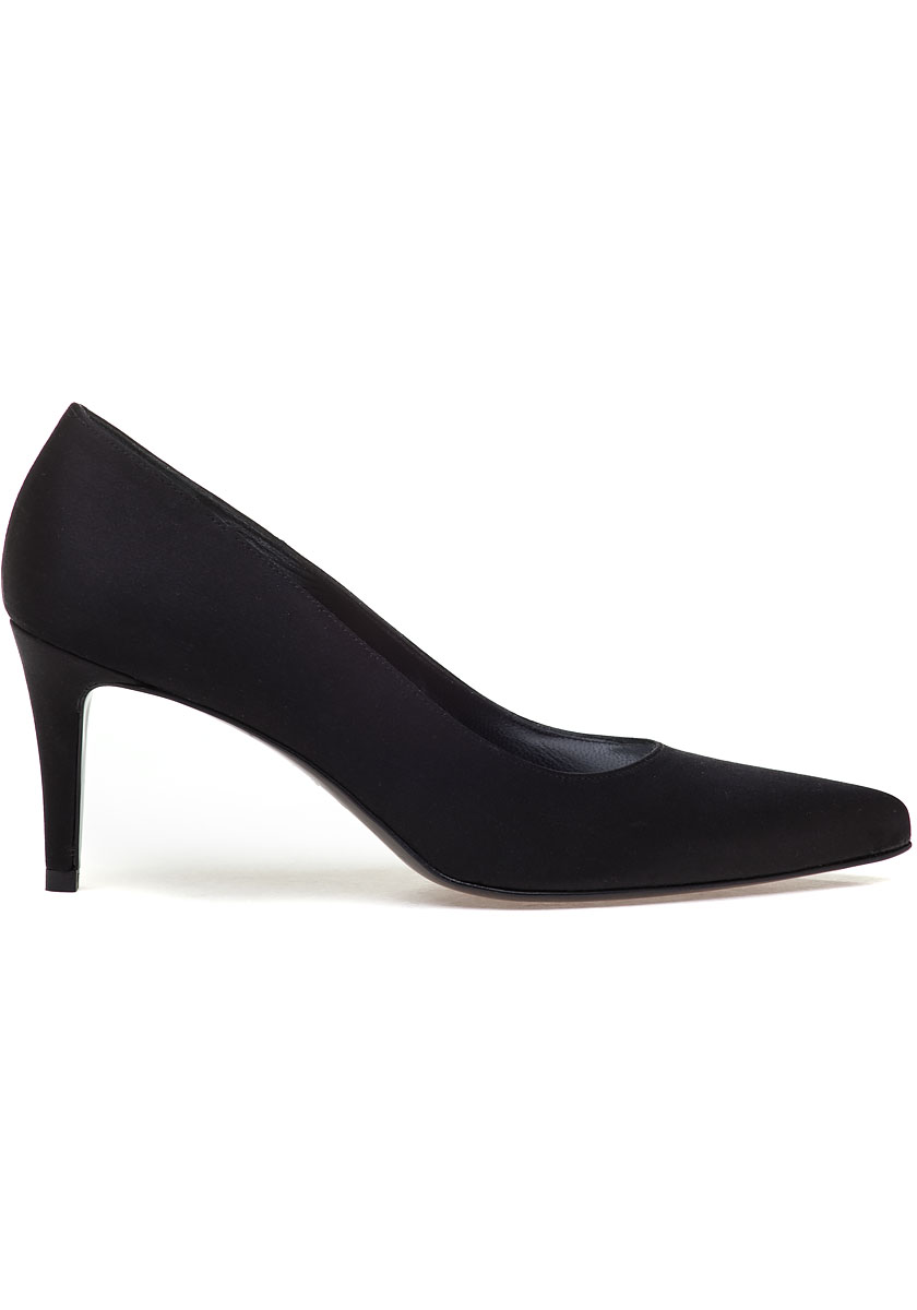 stuart weitzman pinot pump