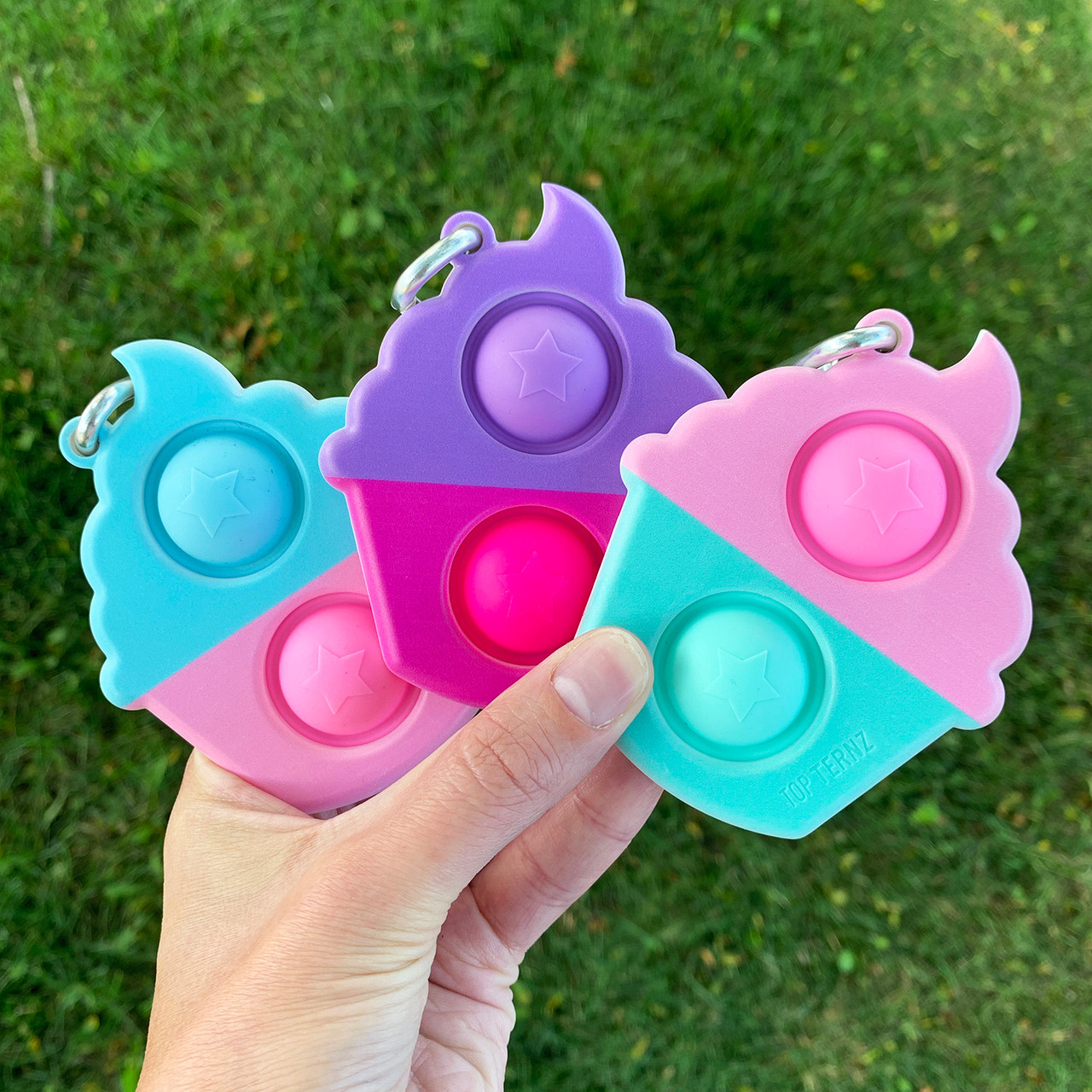 OMG Mega Pop -  Cupcake Keychain fidgets