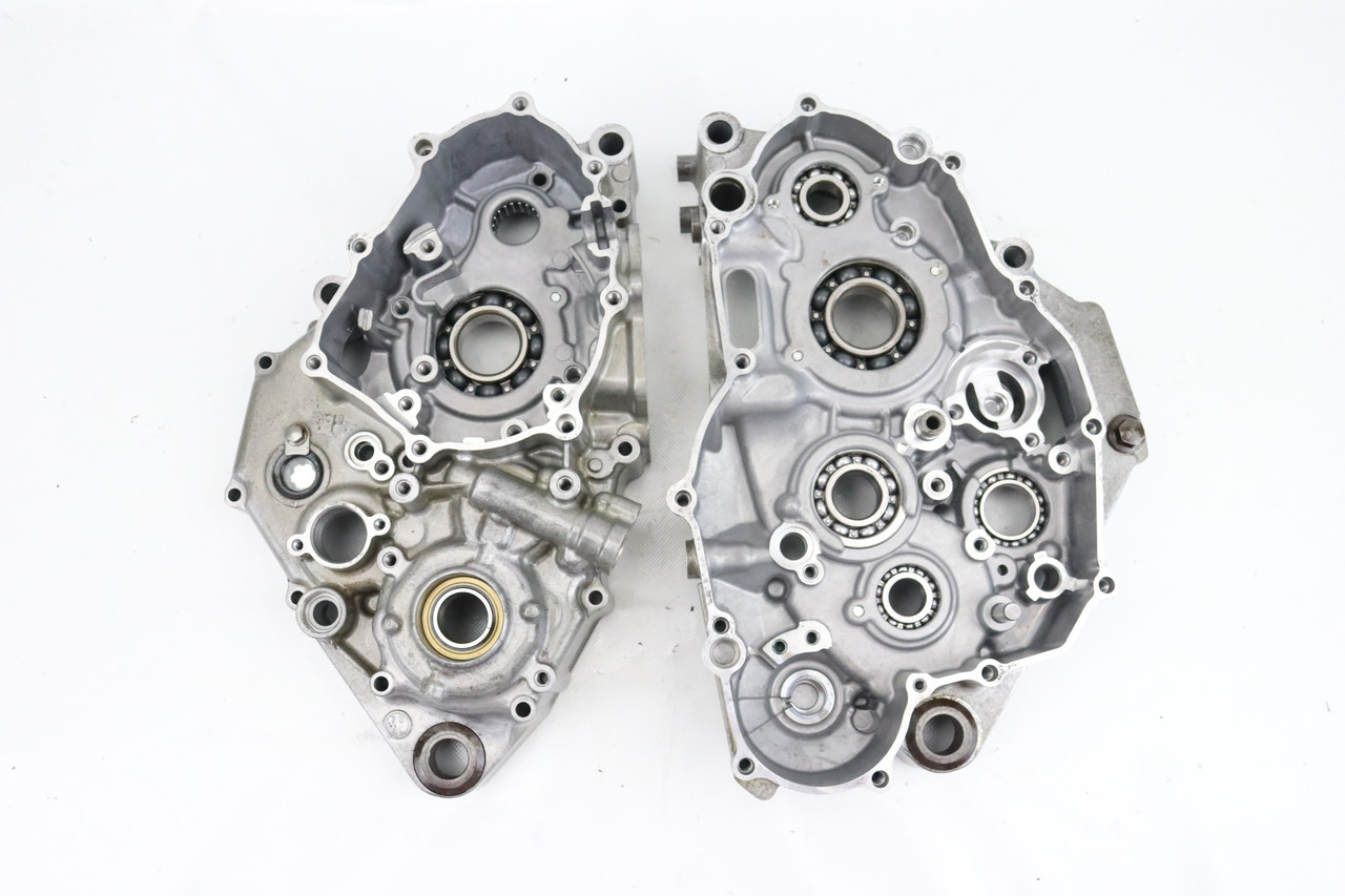 YZ250F 2007-2009 Crankcases Engine Cases Match Pair RH+LH Yamaha 5XC-15100-29-YX #230