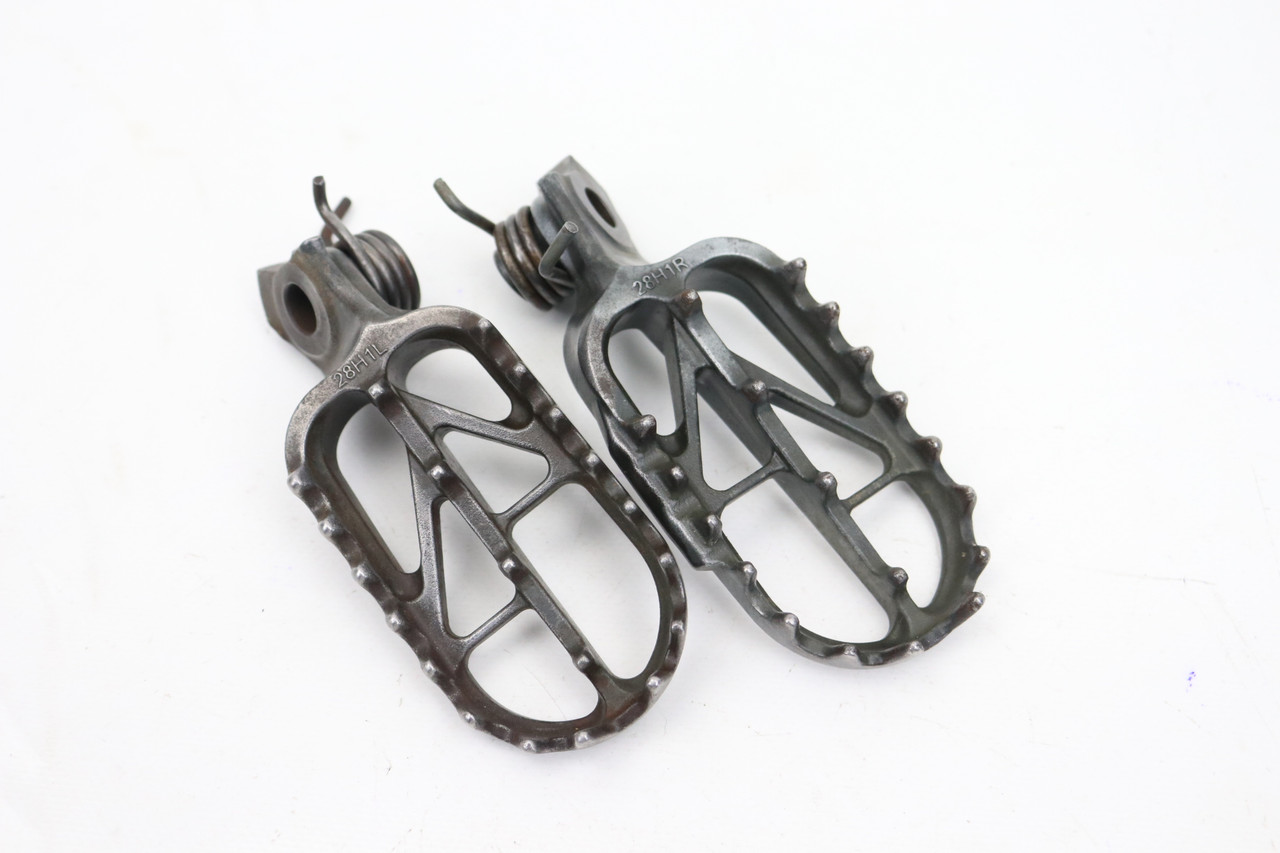 RM-Z250 10-24 RM-Z450 08-25 Footrests LH+RH Footpegs & Pins Suzuki 43561-28H10 #282