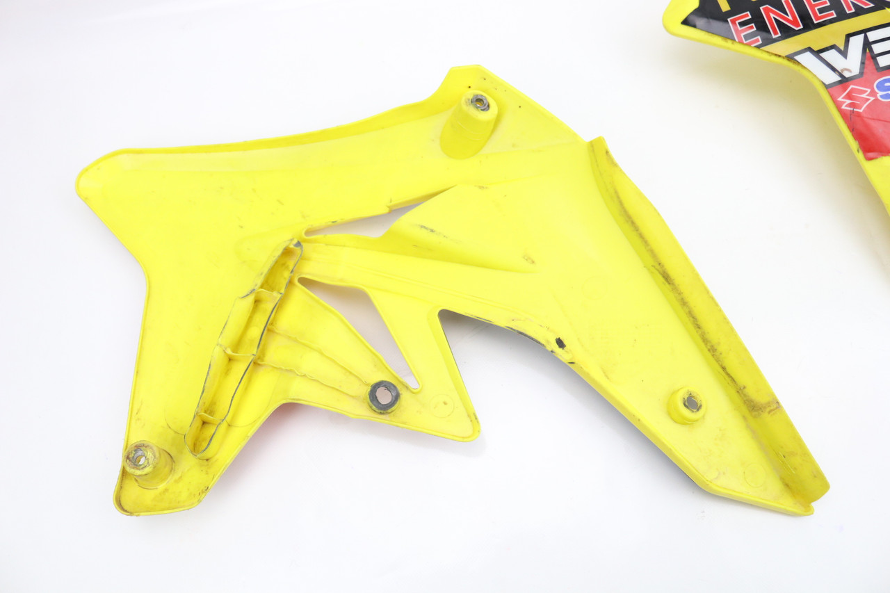 RM-Z250 2007–2009 Tank Shrouds Plastics Pair Suzuki 17761-10H00-YU1 #289