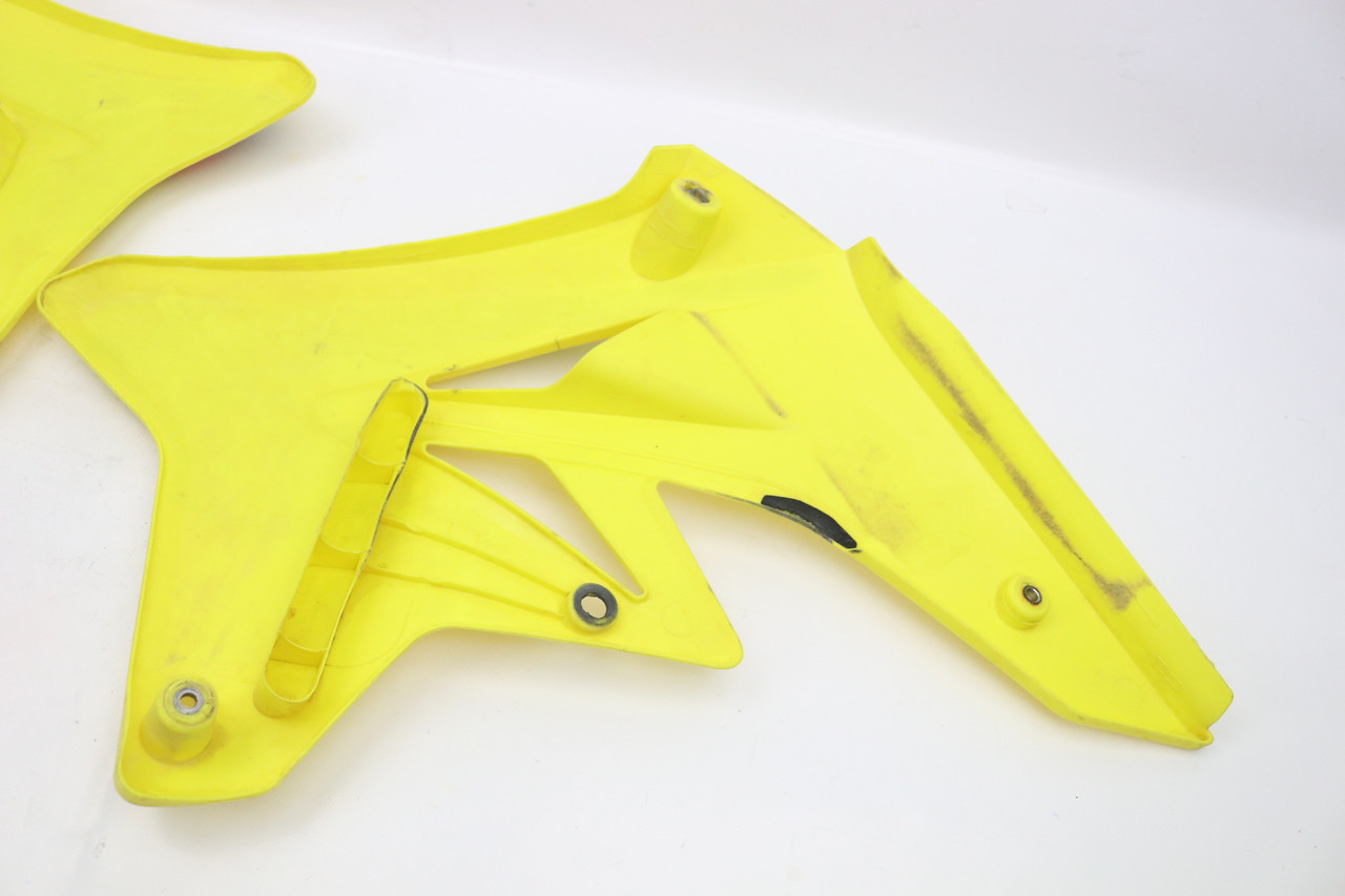 RM-Z250 2007–2009 Tank Shrouds Plastics Pair Suzuki 17761-10H00-YU1 #291