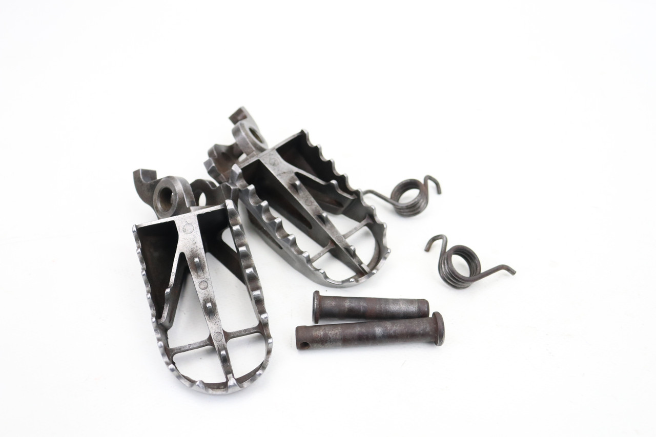 KLX450R 08–20 KX450F 06–14 Footrests LH+RH Footpegs & Pins Kawasaki 34028-0015 #292