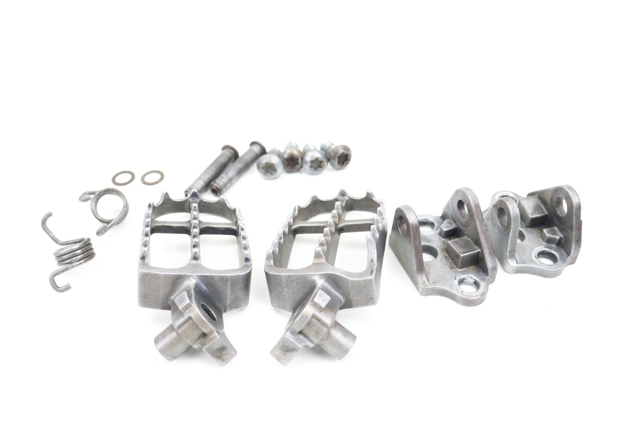 YZ450F 10–15 YZ250F 10–16 Footrests LH+RH Footpegs & Pins Yamaha #297