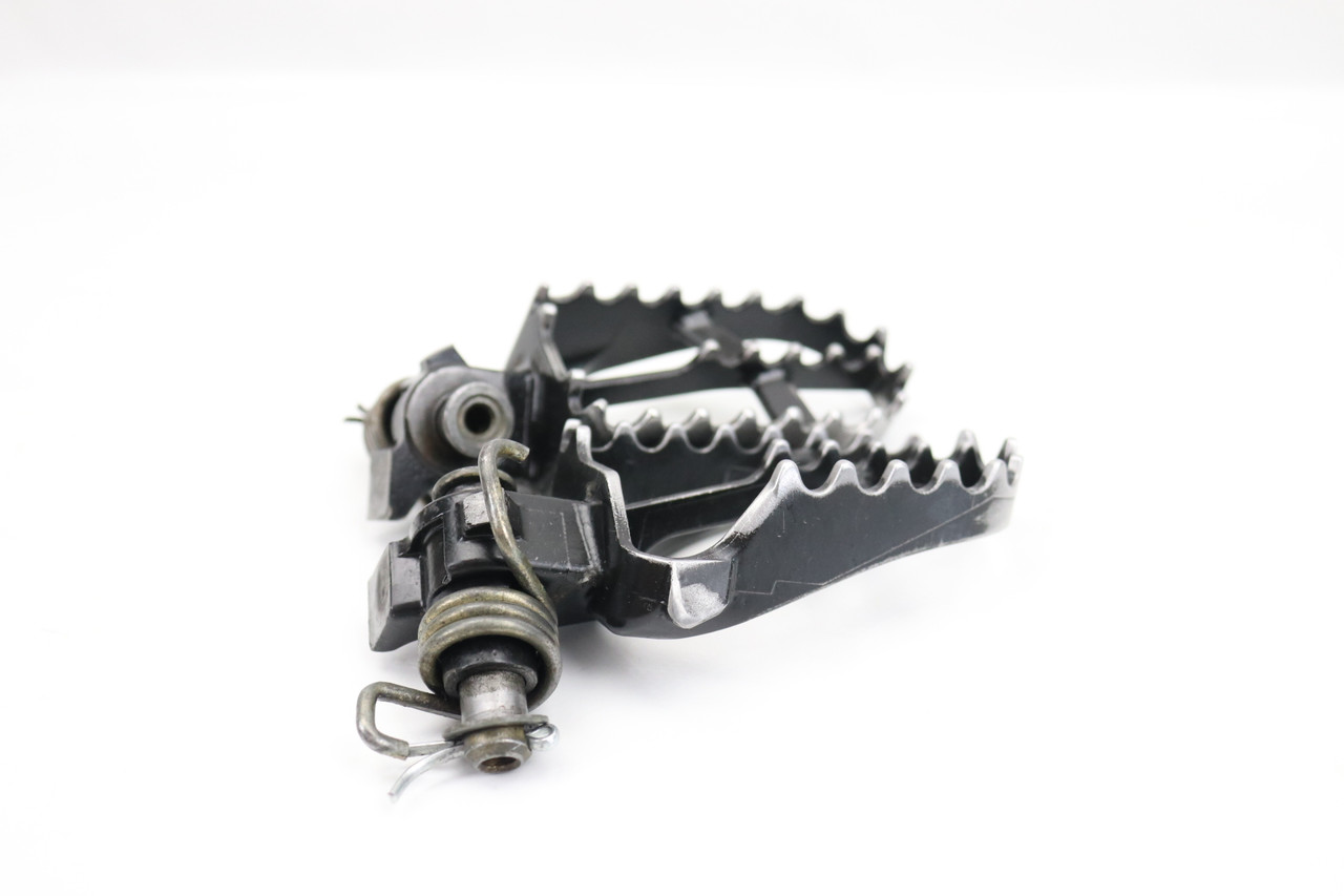 YZF / WRF / YZ 97–25 Footrests LH+RH Footpegs & Pins Yamaha 5ET-27411-00-00 #307