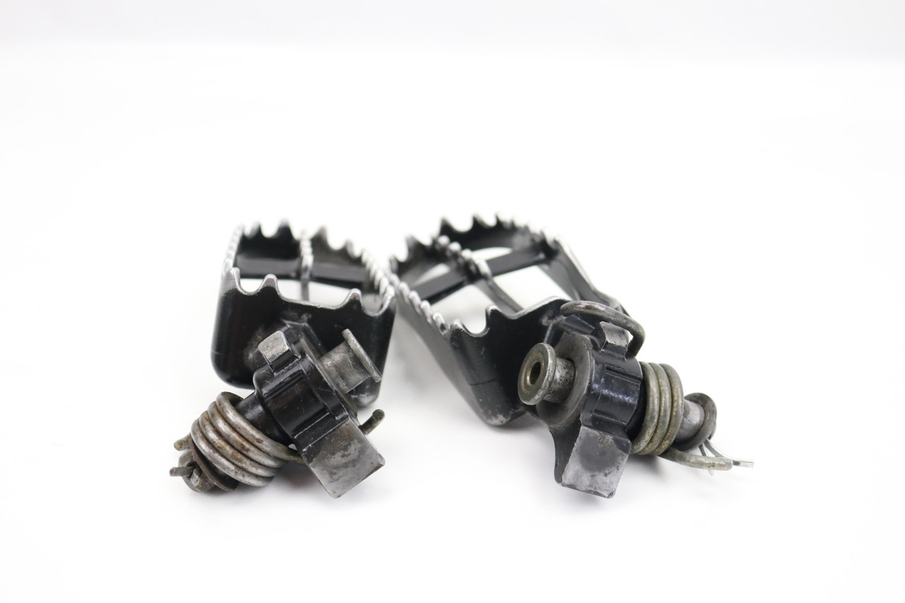 YZF / WRF / YZ 97–25 Footrests LH+RH Footpegs & Pins Yamaha 5ET-27411-00-00 #307