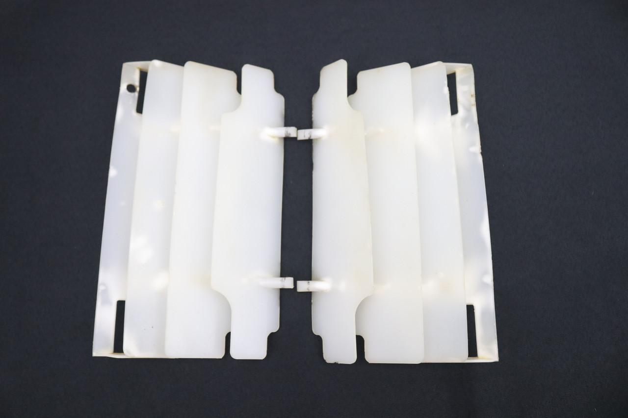 KDX200 98-06 KLX300R 98-07 Radiator Louver Fins Pair Left & Right Kawasaki 14037-1099-RZ #312