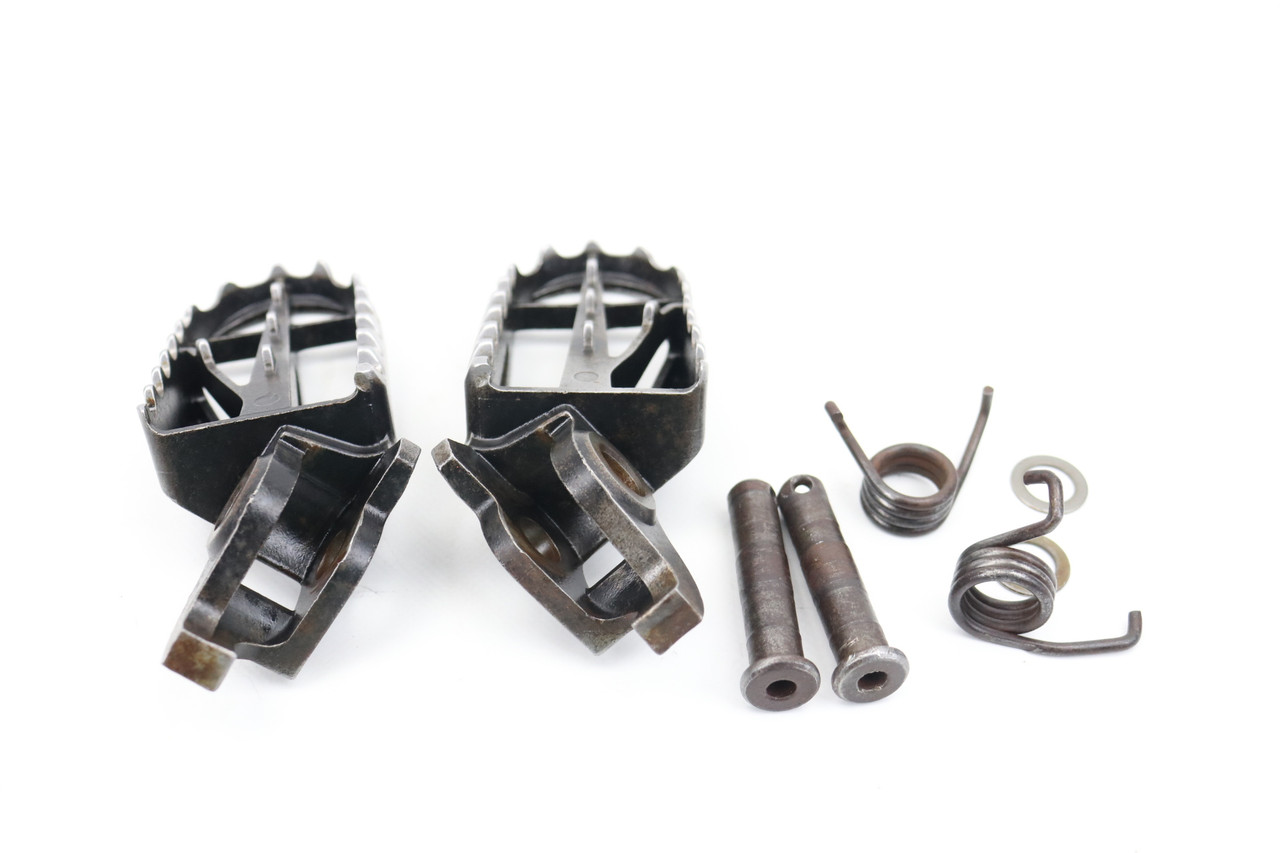 RM-Z250 05-06 Footrests LH+RH Footpegs & Pins Suzuki K3402-80014 #305E