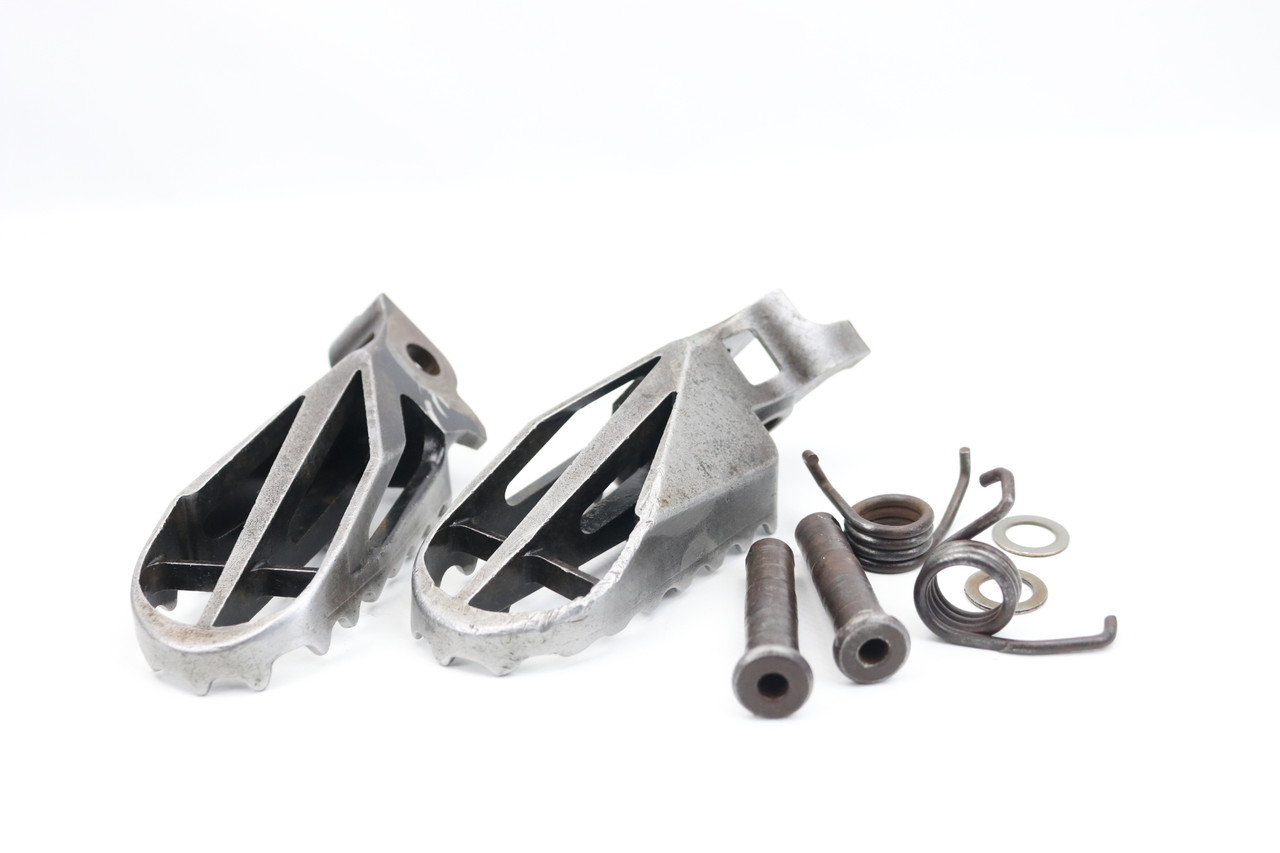RM-Z250 05-06 Footrests LH+RH Footpegs & Pins Suzuki K3402-80014 #305E