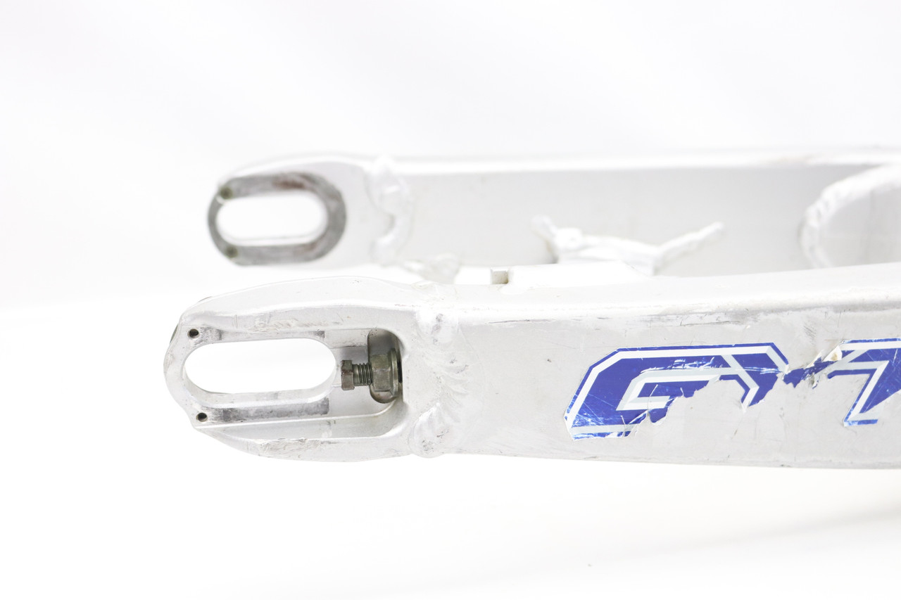 YZF / WRF / YZ 2002 Swingarm Rear Arm Yamaha 99999-03878-00 #317