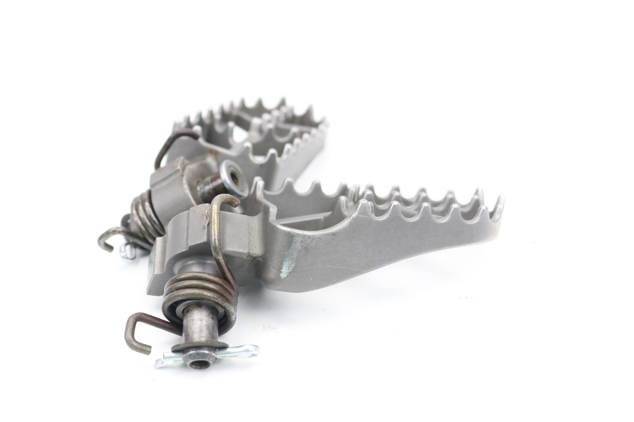 YZ / YZF 04-14 Footrests LH+RH Footpegs & Pins Yamaha 5XE-27421-02-00 #318