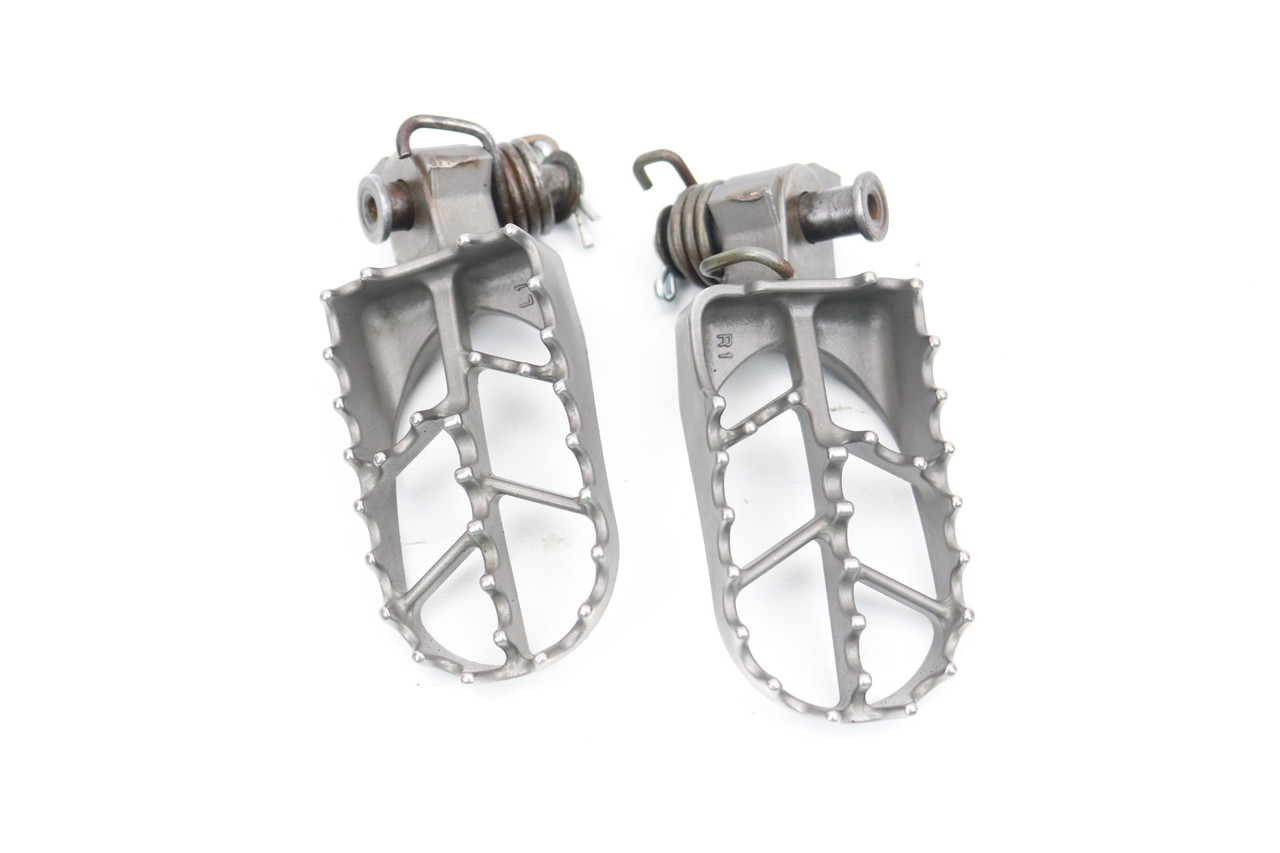 YZ / YZF 04-14 Footrests LH+RH Footpegs & Pins Yamaha 5XE-27421-02-00 #318
