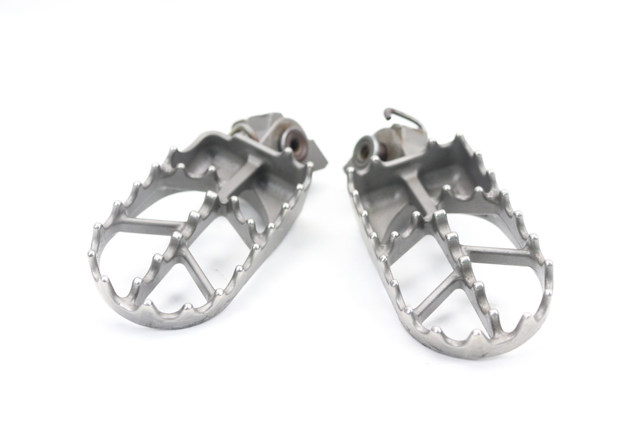 YZ / YZF 04-14 Footrests LH+RH Footpegs & Pins Yamaha 5XE-27421-02-00 #318