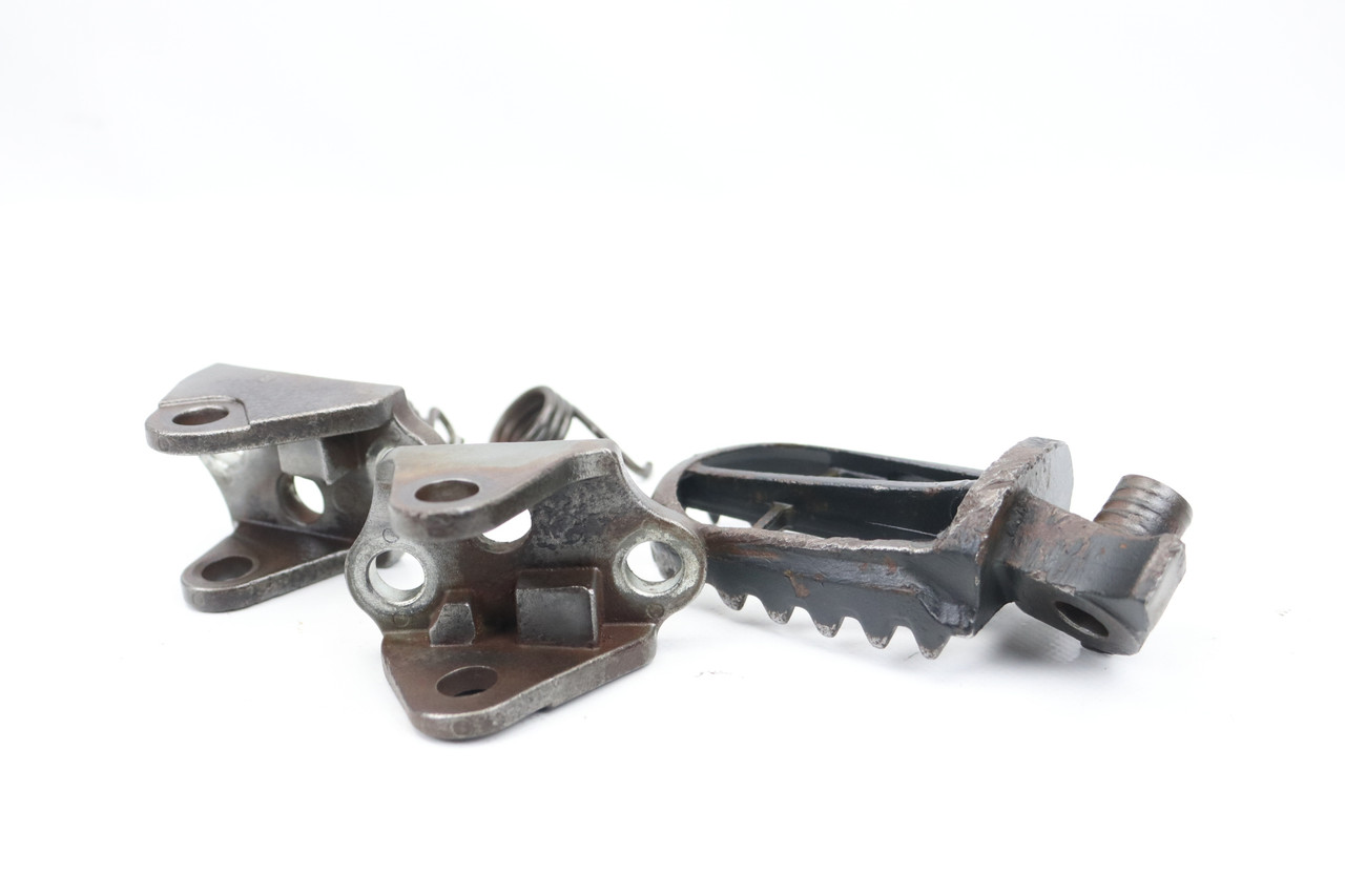 YZ250F 10-23 YZ450F 10-22 Left Foot Peg & Mount Set Yamaha 17D-27411-00-00 #319