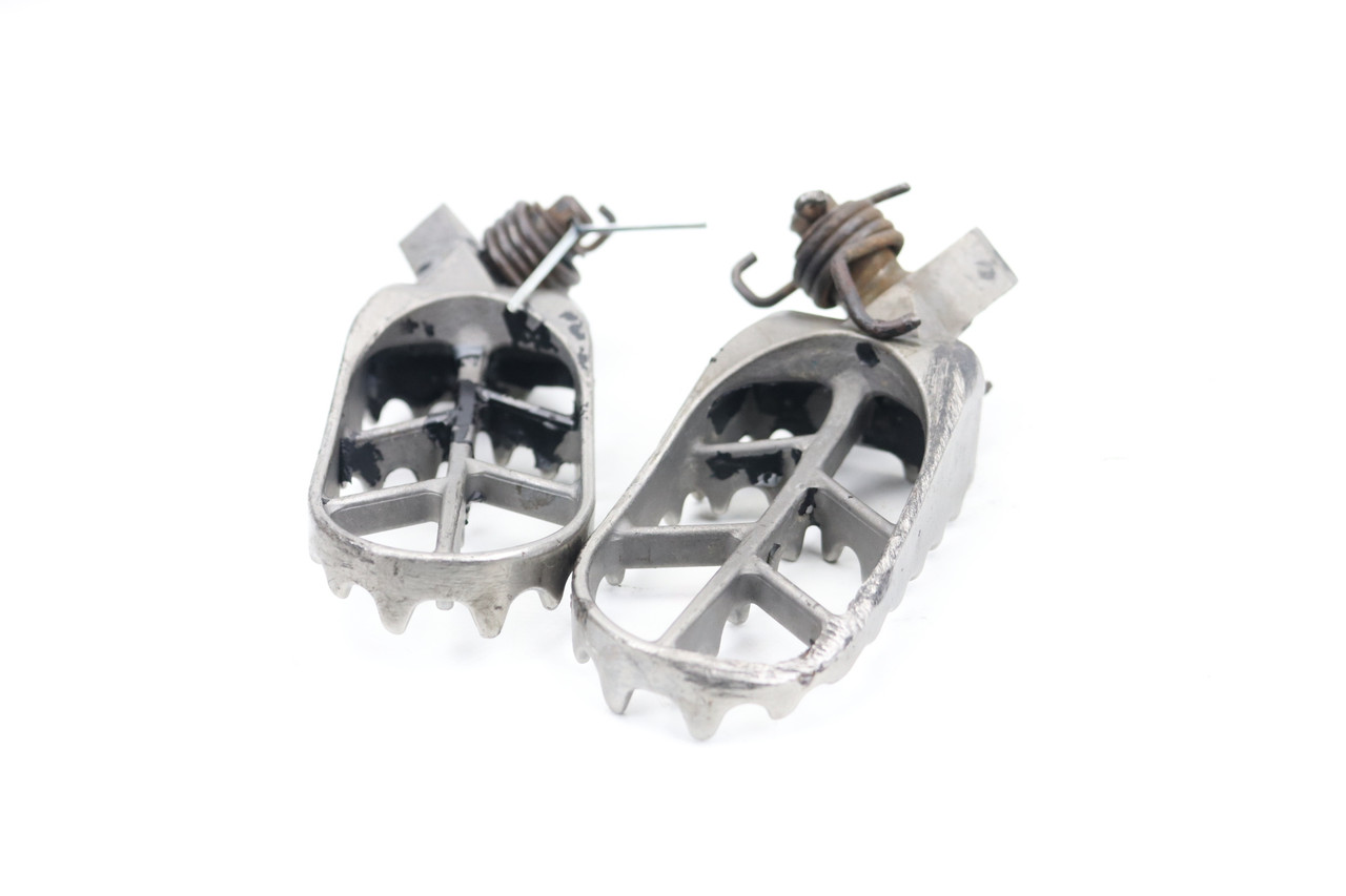 YZ / YZF 97-25 Footrests LH+RH Footpegs & Pins Yamaha 5ET-27411-00-00 #118