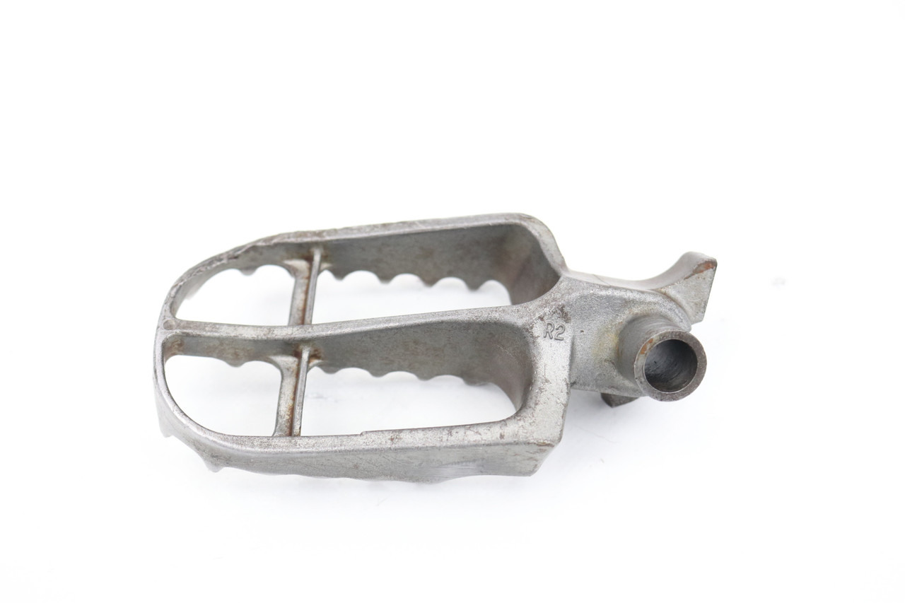 YZF / YZ / WRF 10-25 Footrest Right Hand Footpeg Yamaha 17D-27421-00-00 #324
