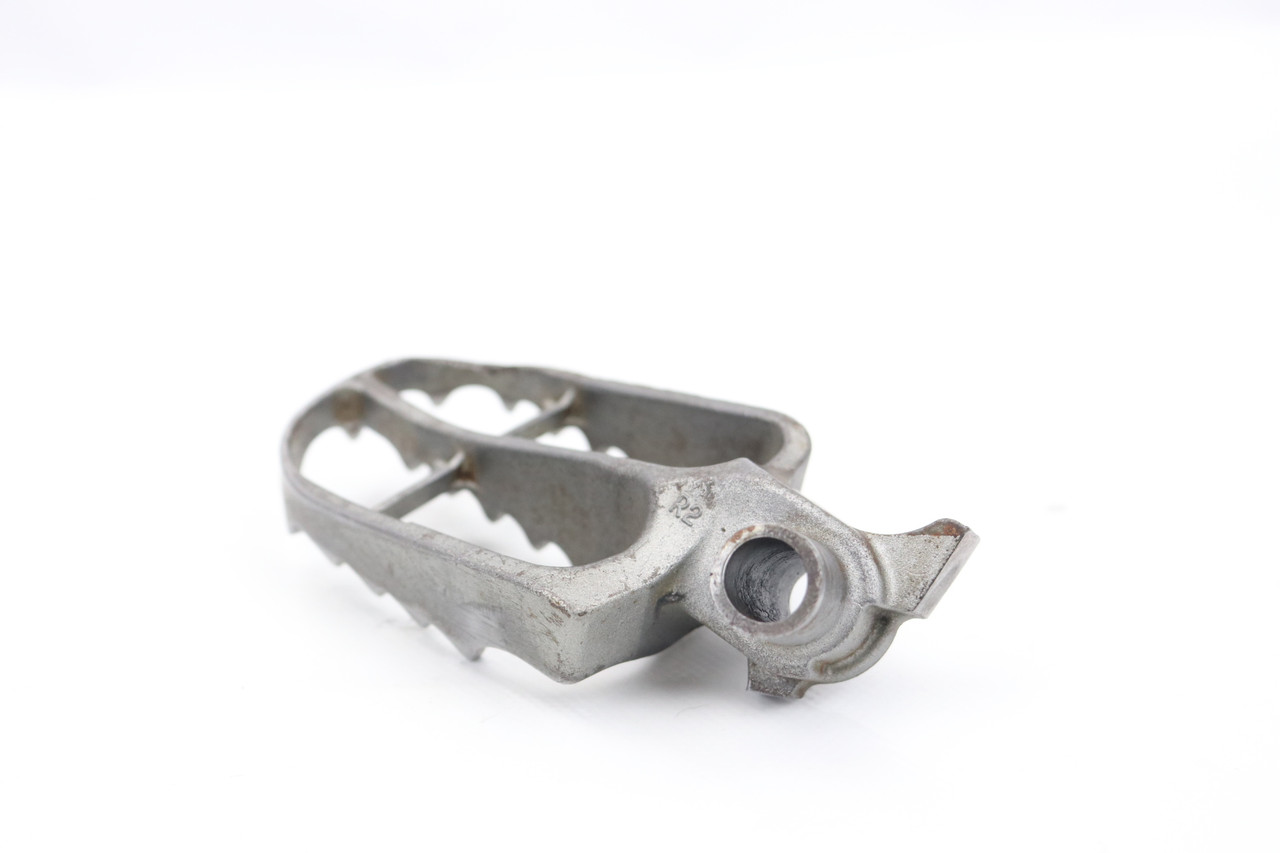 YZF / YZ / WRF 10-25 Footrest Right Hand Footpeg Yamaha 17D-27421-00-00 #324