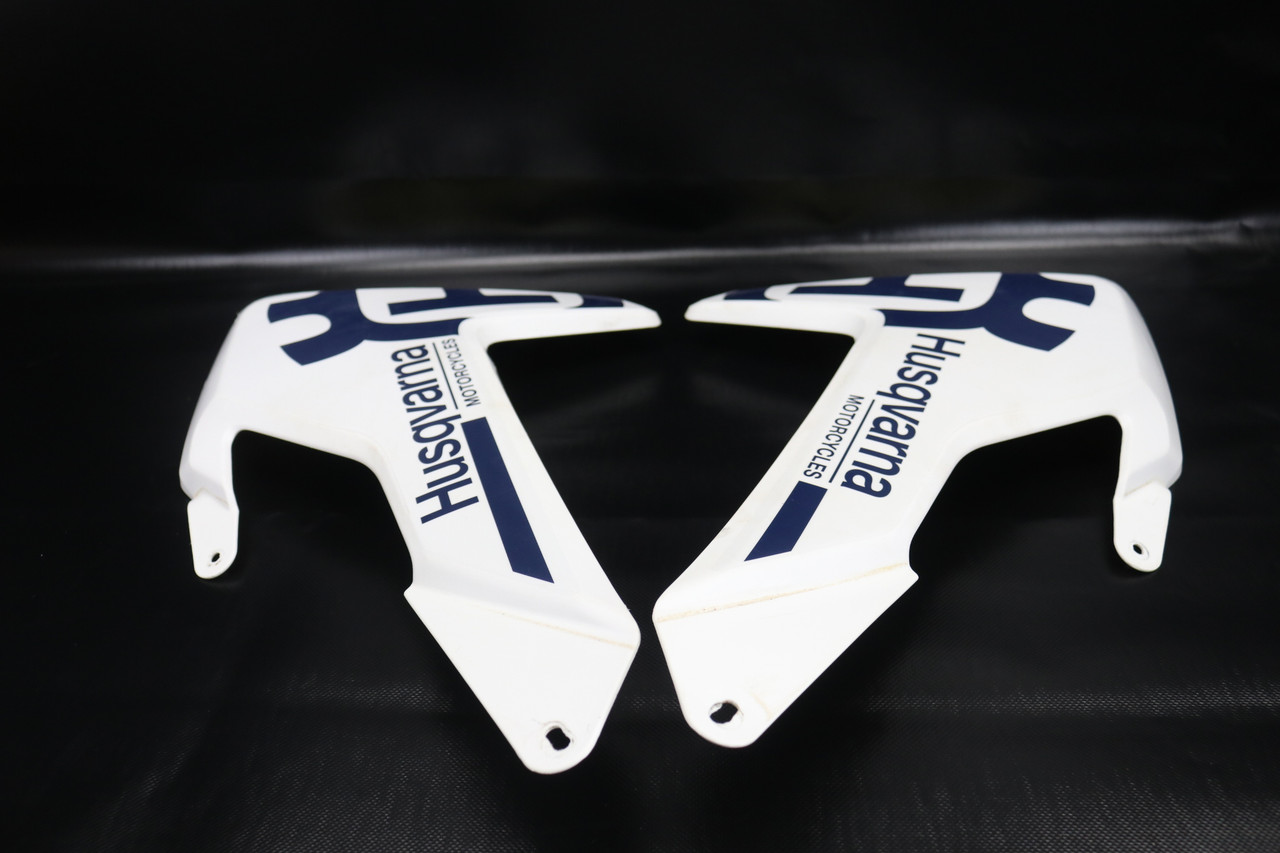 125-450 FC FX TC TX 2017 Tank Shrouds Tank Plastics Pair Husqvarna 2500805400028A #337