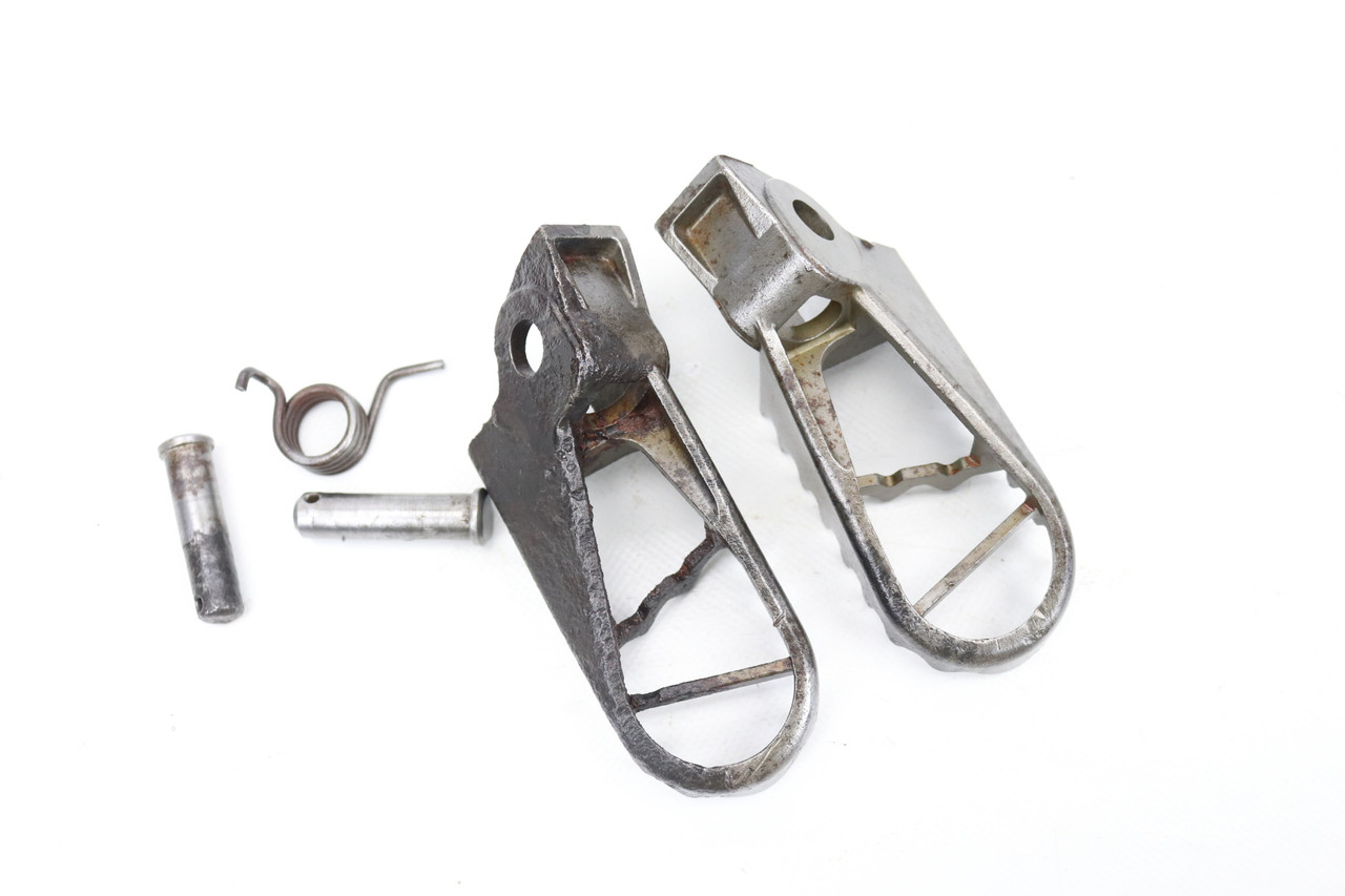 RM85 04-23 RM85L 04-22 Footrests LH+RH Footpegs Suzuki 43561-14D21 #339