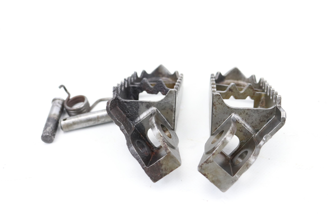 RM85 04-23 RM85L 04-22 Footrests LH+RH Footpegs Suzuki 43561-14D21 #339