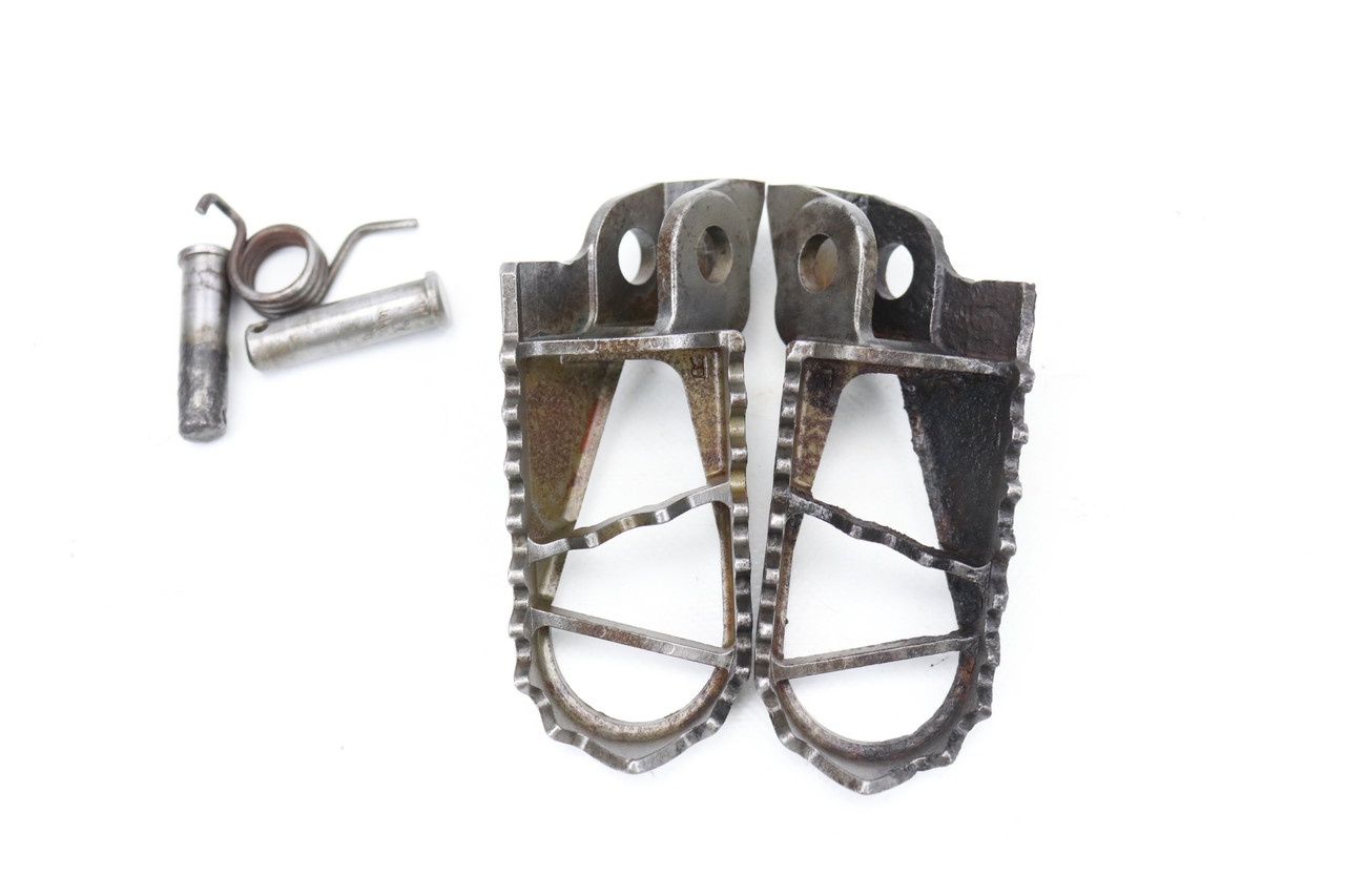 RM85 04-23 RM85L 04-22 Footrests LH+RH Footpegs Suzuki 43561-14D21 #339