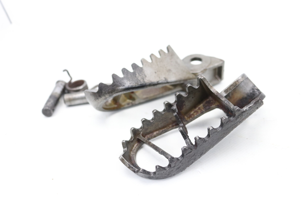 RM85 04-23 RM85L 04-22 Footrests LH+RH Footpegs Suzuki 43561-14D21 #339