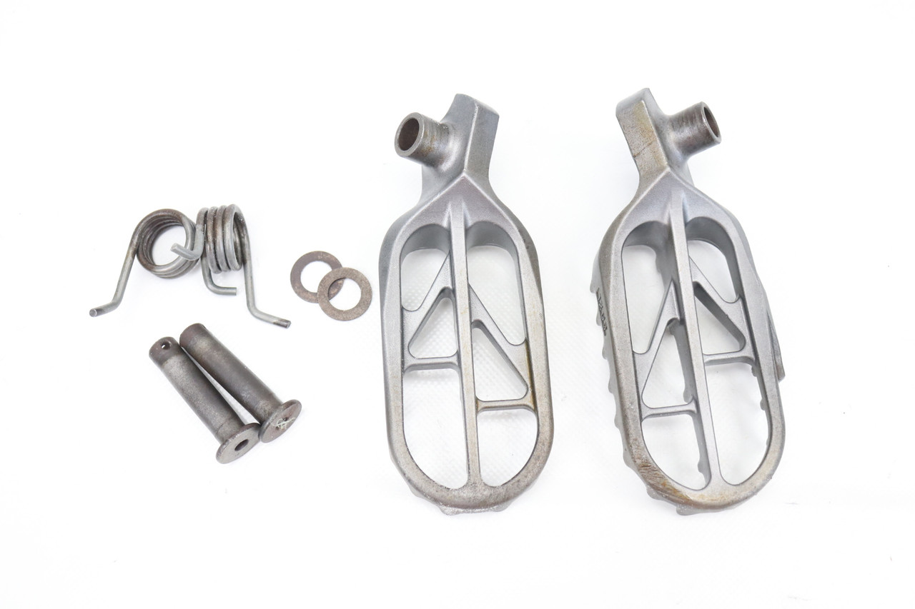 RM-Z250 10-15 RM-Z450 08-14 Footrests LH+RH Footpegs Suzuki 43551-28H10 #346