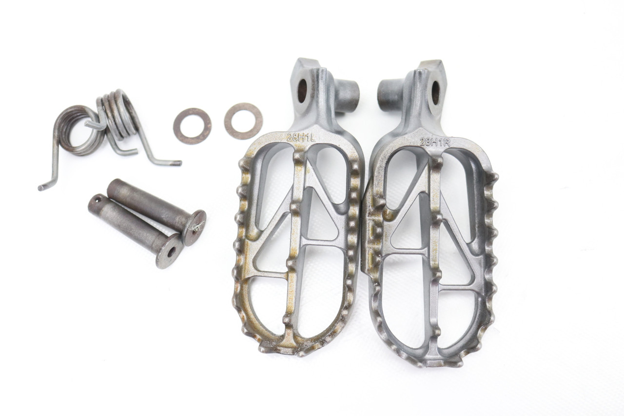 RM-Z250 10-15 RM-Z450 08-14 Footrests LH+RH Footpegs Suzuki 43551-28H10 #346