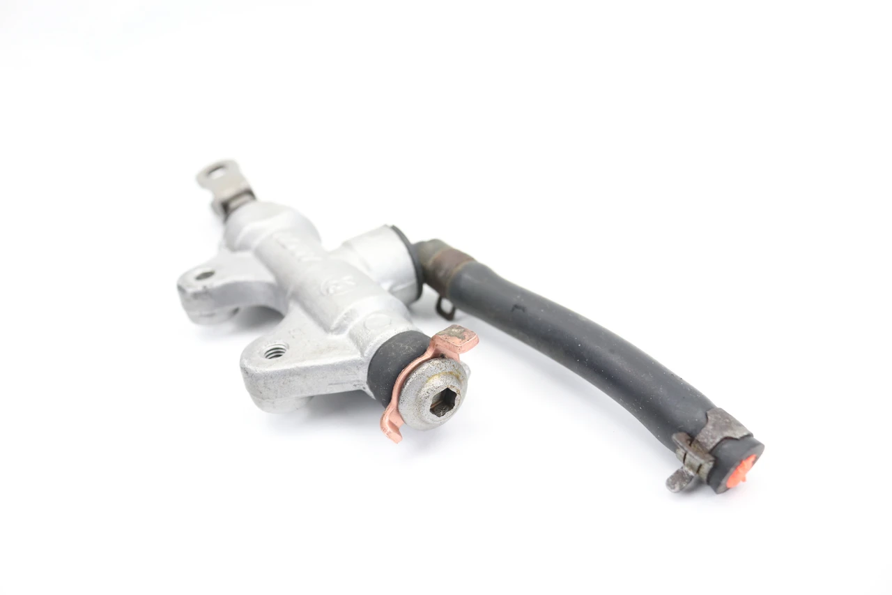 YZ250F 01-02 WR250F 01-02 Rear Brake Master Cylinder Yamaha 5JG-2583V-00 #68