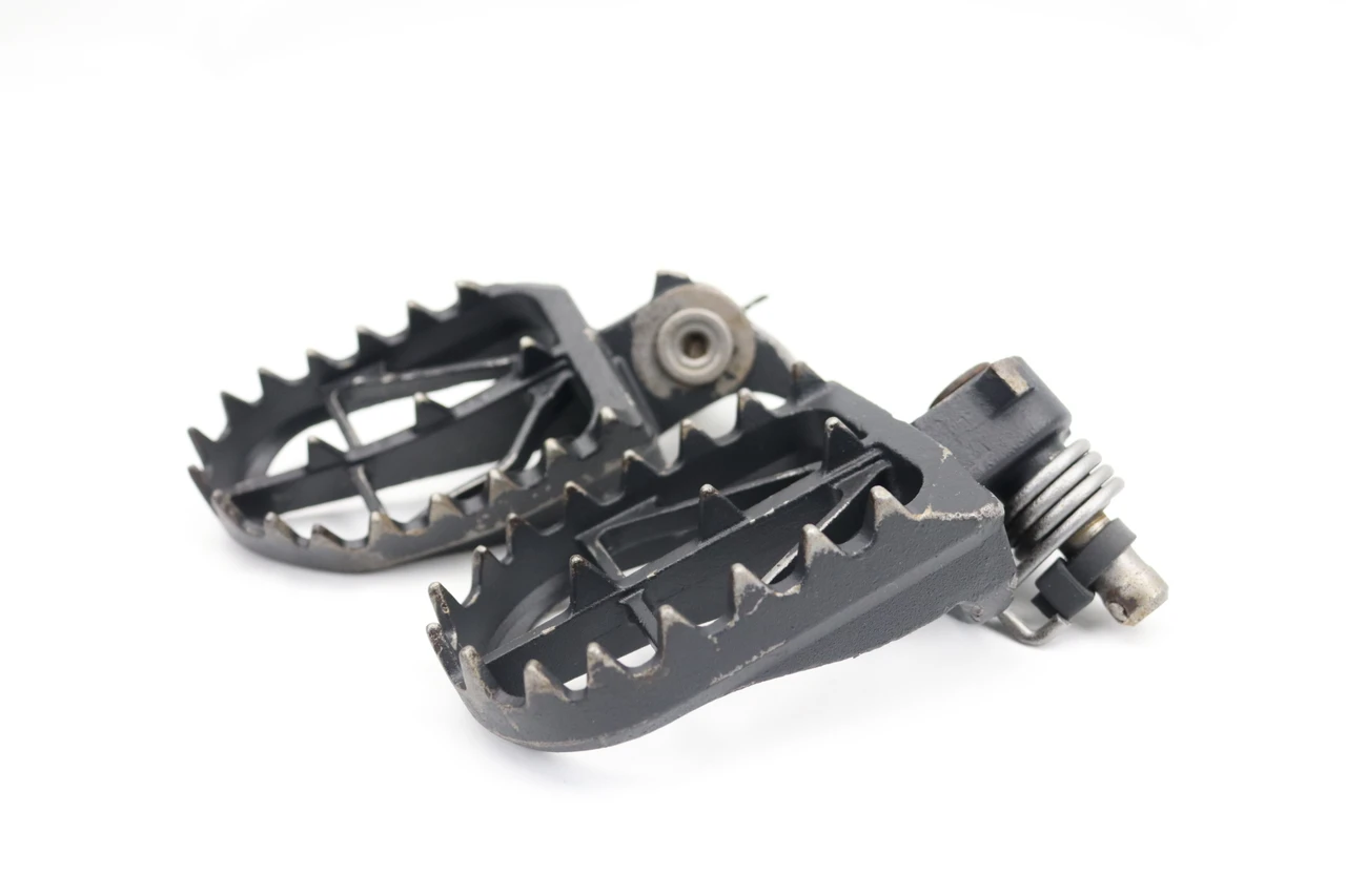 YZ250F 01-03 WR250F 01-06 Footrests LH+RH Footpegs & Pins Yamaha #68