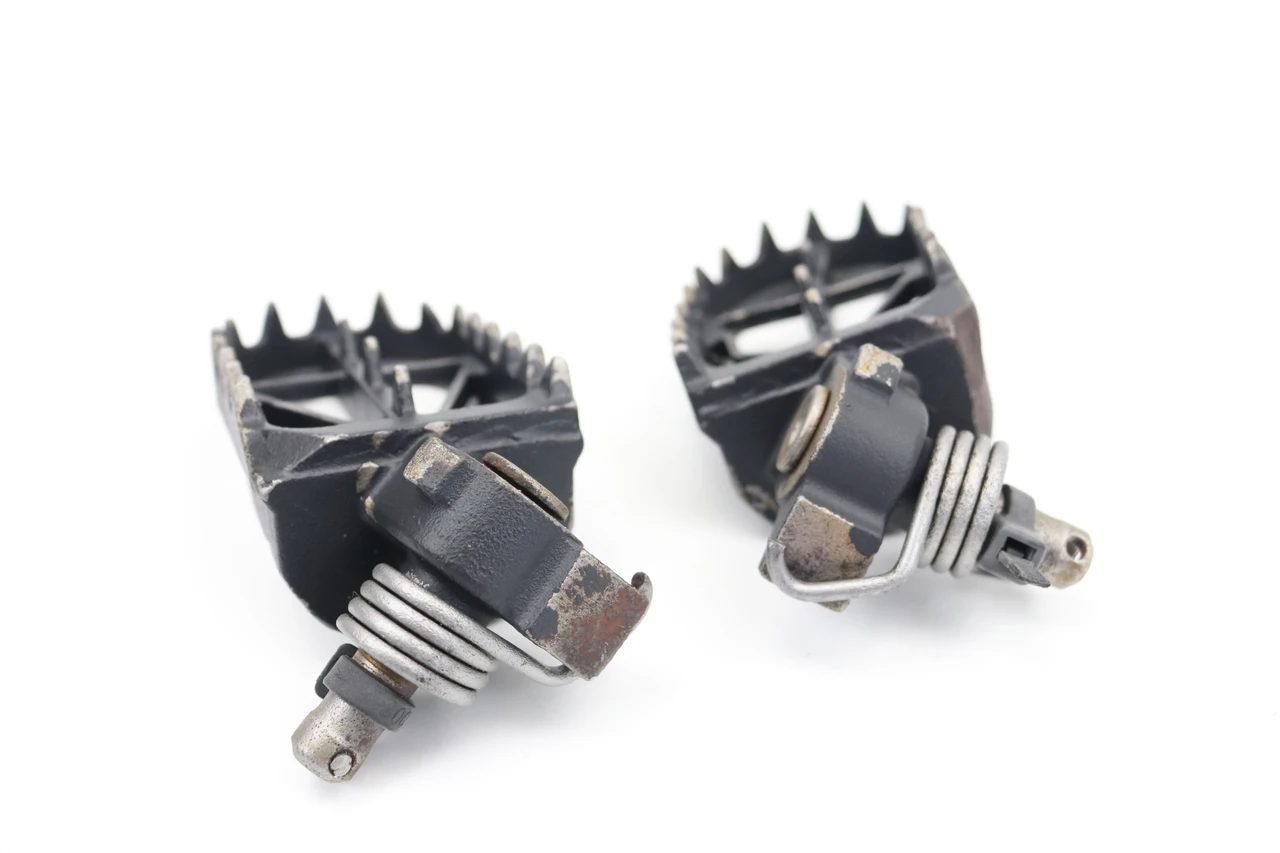 YZ250F 01-03 WR250F 01-06 Footrests LH+RH Footpegs & Pins Yamaha #68