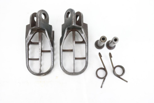 RM125 RM250 00-03 Footrests LH+RH Footpegs Suzuki 43551-36E40-019 #273