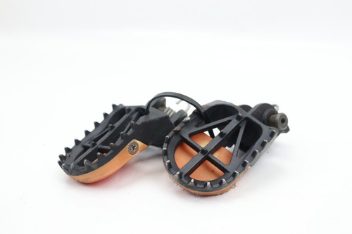 125-525 SMR EXC SX 05-12 Footrests LH+RH Footpegs & Pins KTM 78003040050 #276