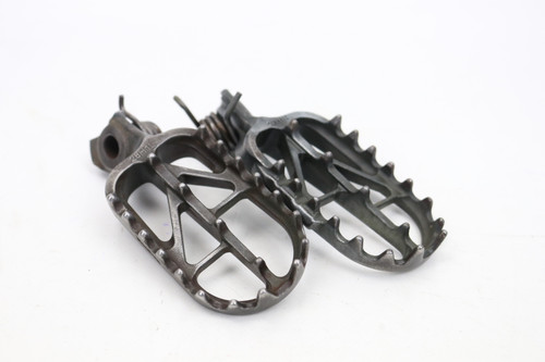 RM-Z250 10-24 RM-Z450 08-25 Footrests LH+RH Footpegs & Pins Suzuki 43561-28H10 #282