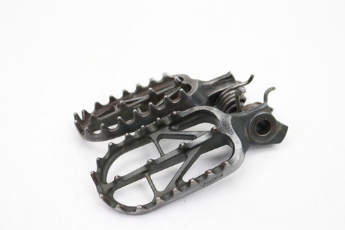 RM-Z250 10-24 RM-Z450 08-25 Footrests LH+RH Footpegs & Pins Suzuki 43561-28H10 #282