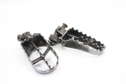KX125 02-08 KX250 02-04 Footrests LH+RH Footpegs & Pins Kawasaki 34028-0099 #285