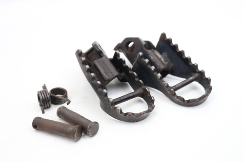 RM85 03-06 RM85L 03-06 Footrests LH+RH Footpegs & Pins Suzuki 43560-03B00-019 #288