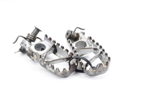 KDX200 95-05 KX500 93-04 Footrests LH+RH Footpegs & Pins Kawasaki 34028-1332-CE #312
