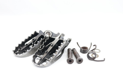 RM-Z250 05-06 Footrests LH+RH Footpegs & Pins Suzuki K3402-80014 #305E