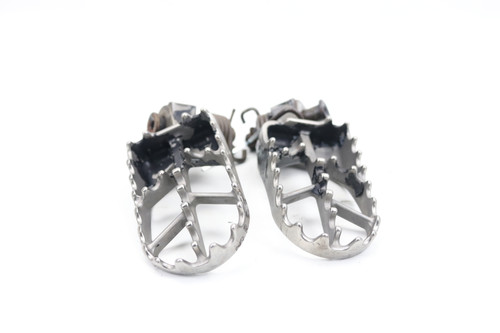 YZ / YZF 97-25 Footrests LH+RH Footpegs & Pins Yamaha 5ET-27411-00-00 #118