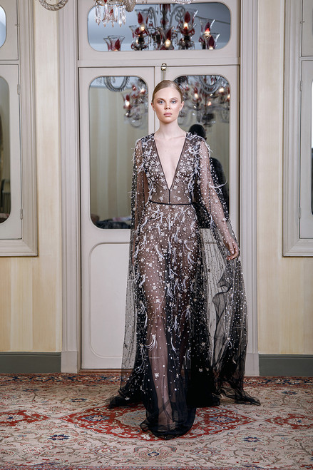 Long dress in tulle with embroidery