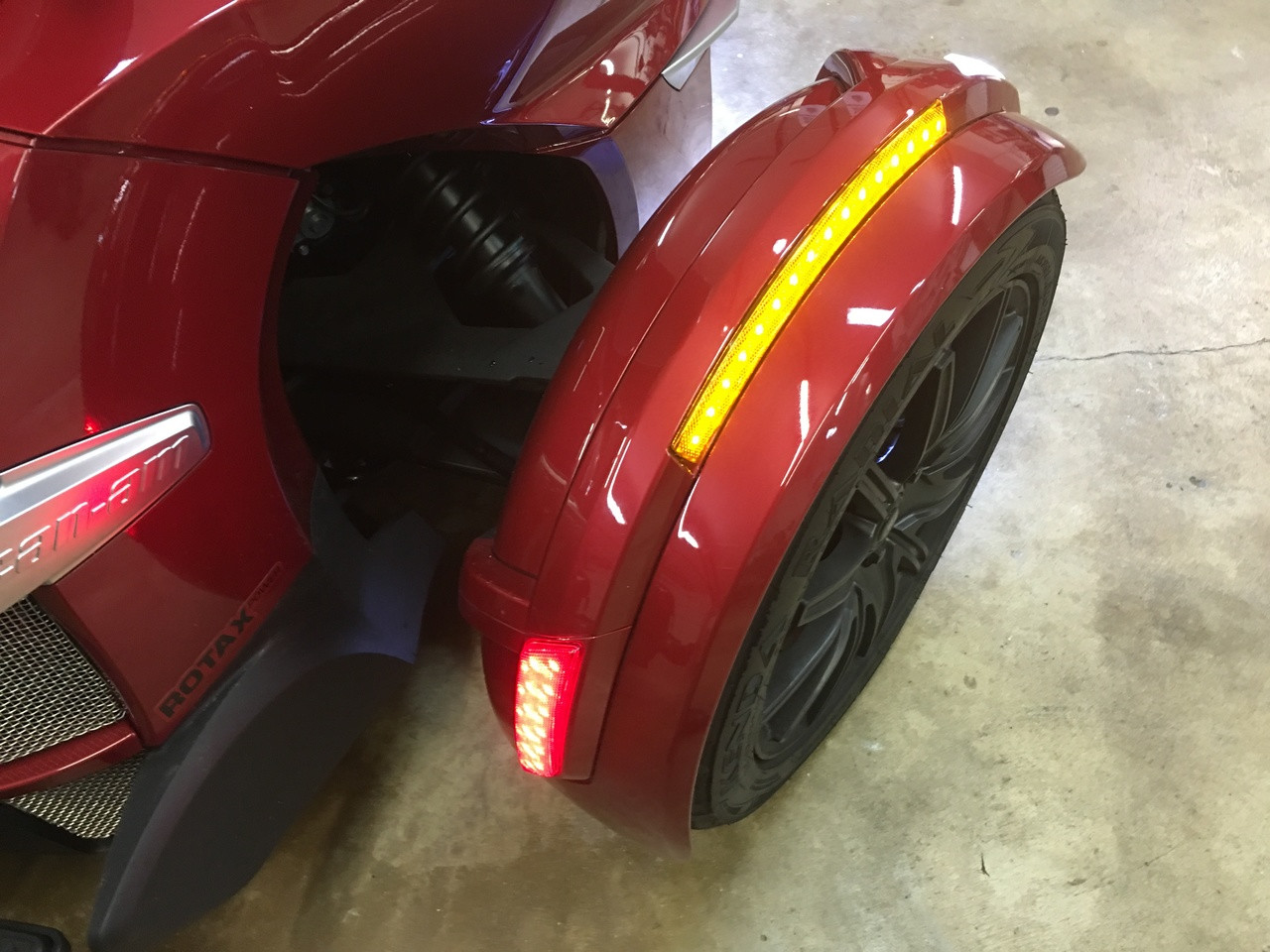 2013-2018 RT COMPLETE FRONT FENDER NEXT GEN LED REFLECTOR KIT BY SHOW CHROME. FITS ALL RT SPYDERS WITH THE NEW STYLE FENDERS INCLUDES CUSTOM PLUG AND PLAY WIRING HARNESS.(SPY224)