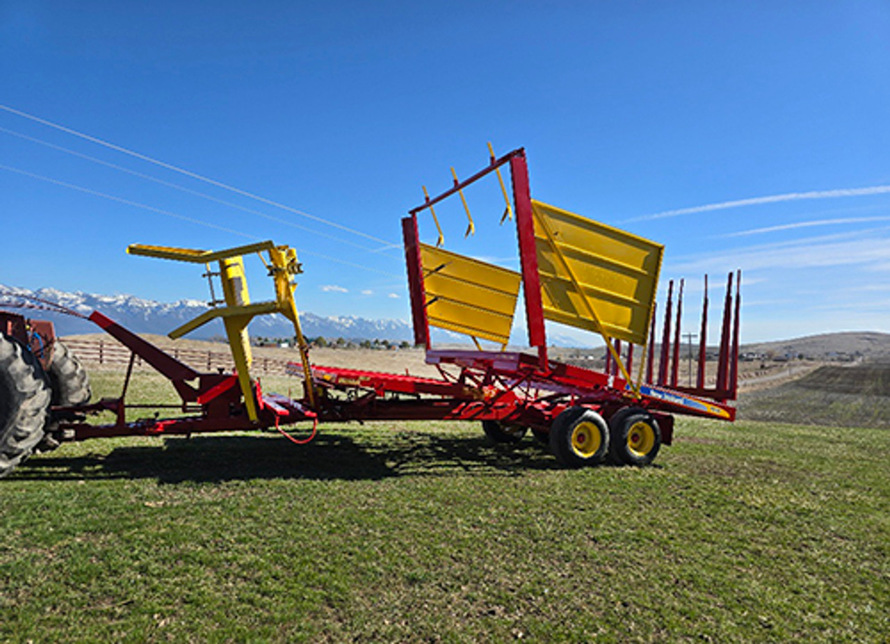 New Holland 1037 Bale Wagon