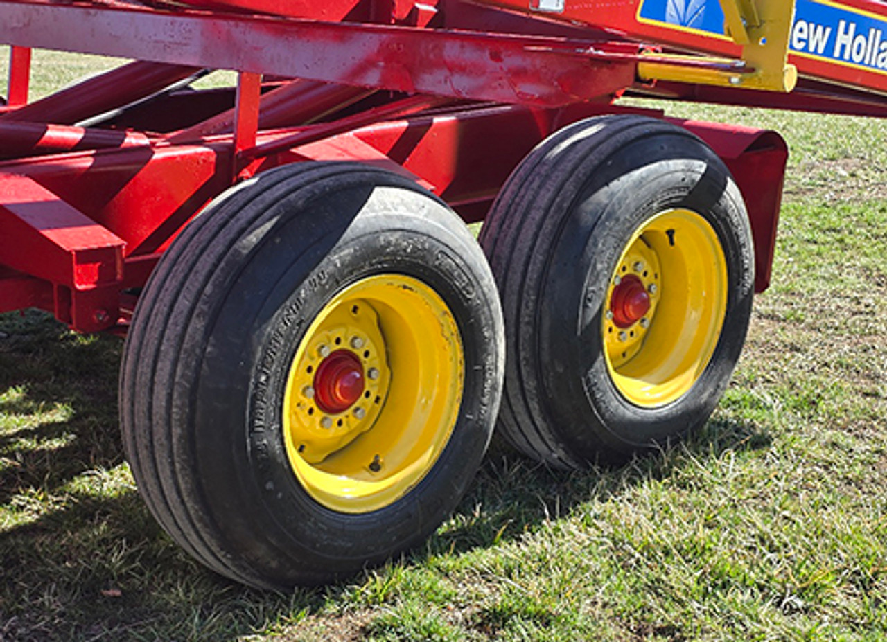 New Holland 1037 Bale Wagon