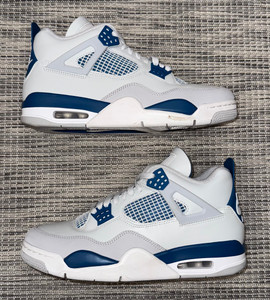 AIR JORDAN 4 "MILITARY BLUE" (SIZE 9.5)