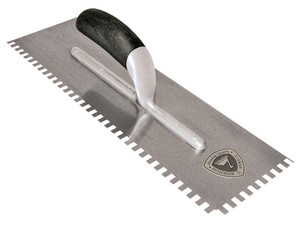 PLÂTRESSE DENTELÉE 400 X 130 / 8 X 8 MM / ZG20 AVEC MANCHE PVC NOIR - ACIER