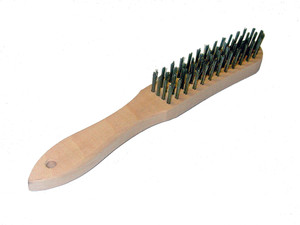 BROSSE MÉTALLIQUE AVEC MANCHE EN BOIS 4 RANGÉES BROSSE MÉTALLIQUE AVEC MANCHE EN BOIS 4 RANGÉES