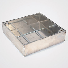 ALU KLINKERDEKSEL  30X 30CM/ 8CM+ 2 SLEUTELS